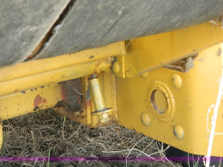 image for item G7819 1993 Vermeer 605J round baler