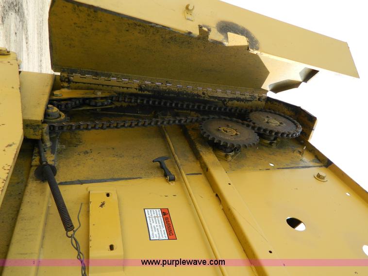 image for item G7819 1993 Vermeer 605J round baler