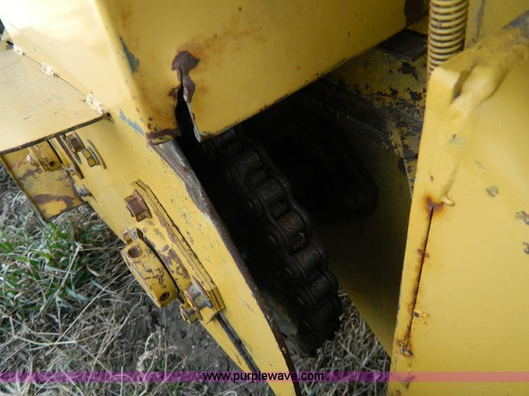 image for item G7819 1993 Vermeer 605J round baler