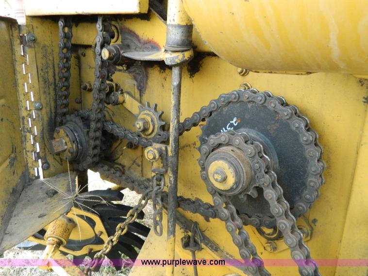 image for item G7819 1993 Vermeer 605J round baler