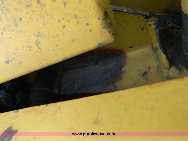 image for item G7819 1993 Vermeer 605J round baler