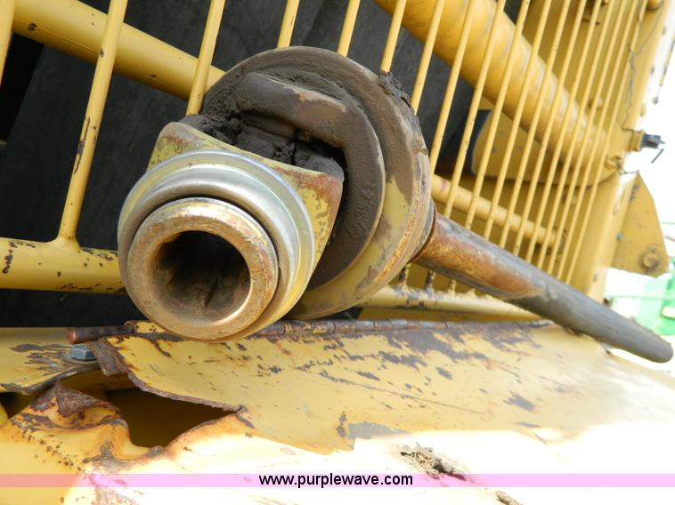 image for item G7819 1993 Vermeer 605J round baler