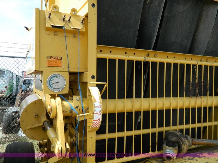 image for item G7819 1993 Vermeer 605J round baler
