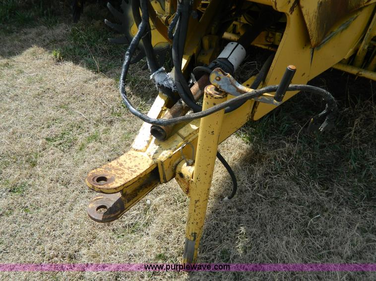 image for item G7819 1993 Vermeer 605J round baler