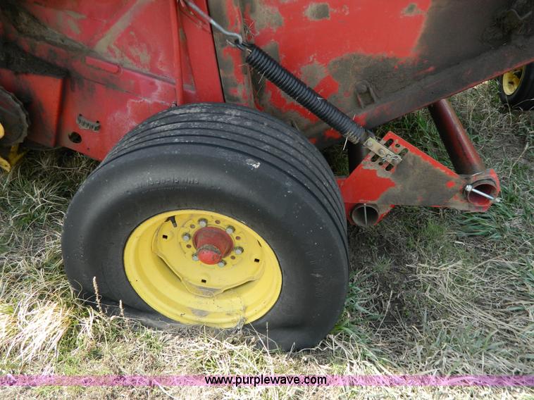 image for item G7820 1990 New Holland 855 round baler