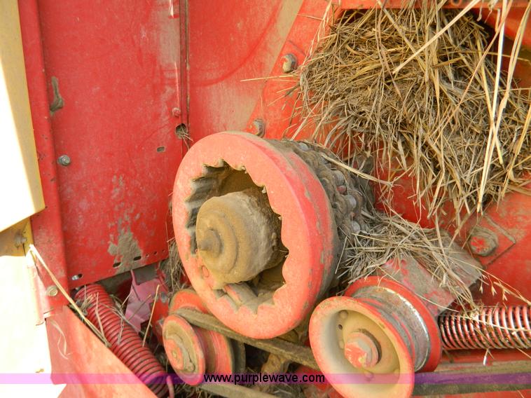 image for item G7820 1990 New Holland 855 round baler