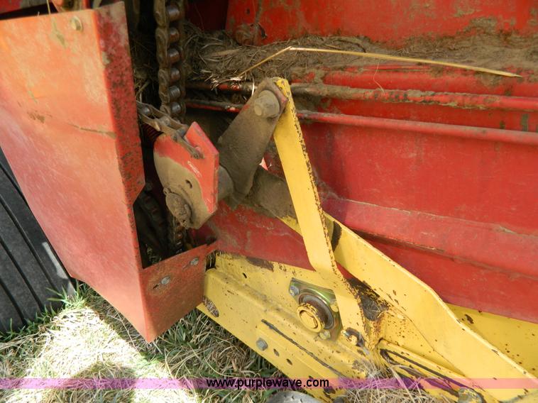 image for item G7820 1990 New Holland 855 round baler