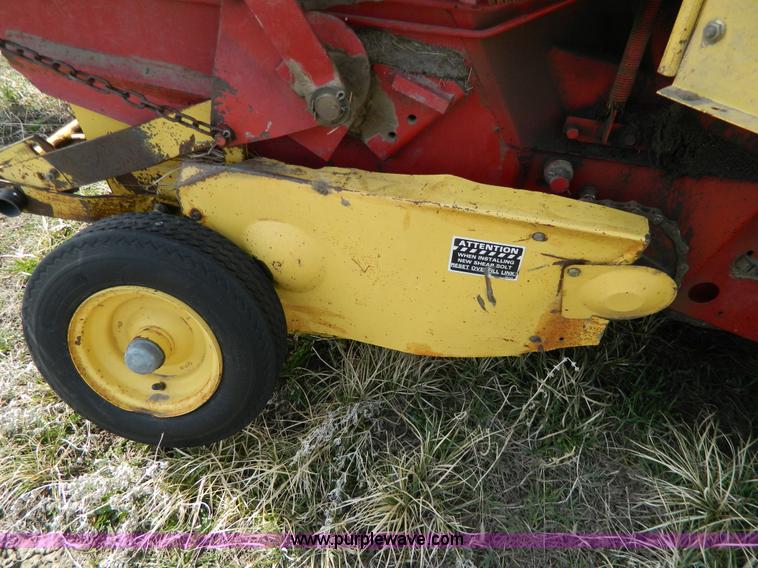 image for item G7820 1990 New Holland 855 round baler