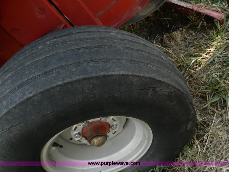 image for item G7821 1989 Case IH 8460 round baler