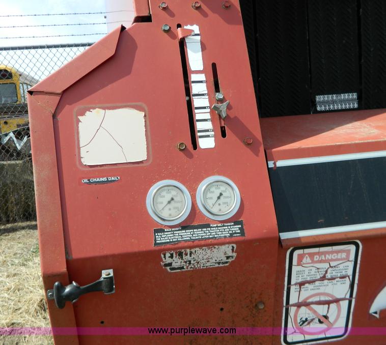 image for item G7821 1989 Case IH 8460 round baler