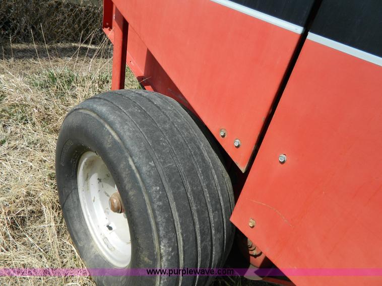 image for item G7821 1989 Case IH 8460 round baler