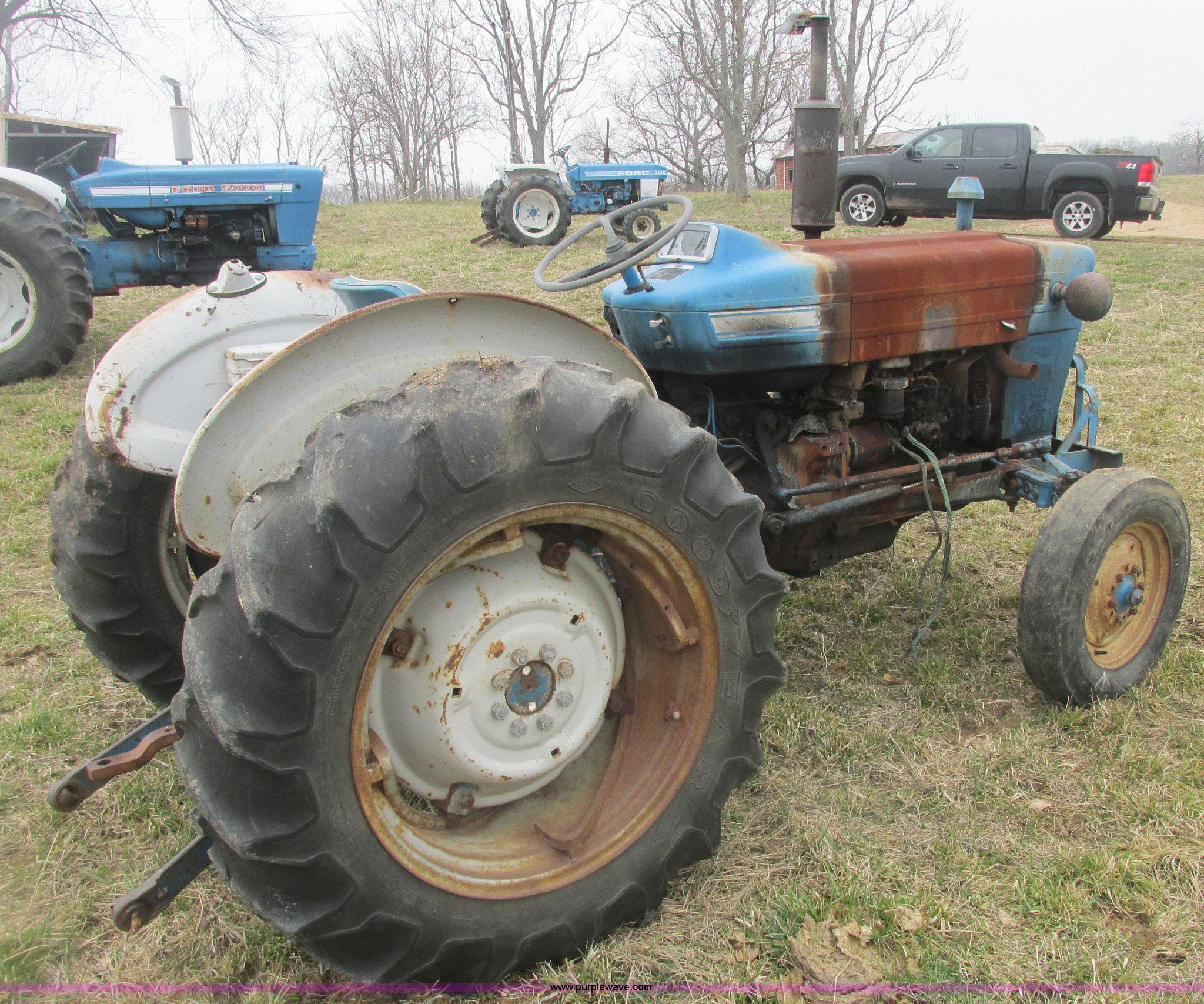 Ford 3000 tractor in Rosebud, MO Item AB9435 sold Purple Wave