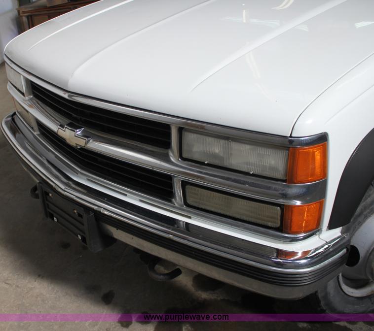 image for item AA9094 1999 Chevrolet 3500 LS flatbed pickup truck