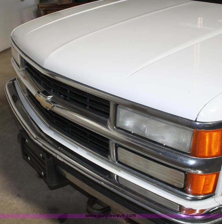 image for item AA9094 1999 Chevrolet 3500 LS flatbed pickup truck