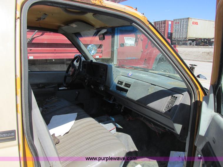 image for item AB9439 1992 Chevrolet Cheyenne 3500 pickup truck