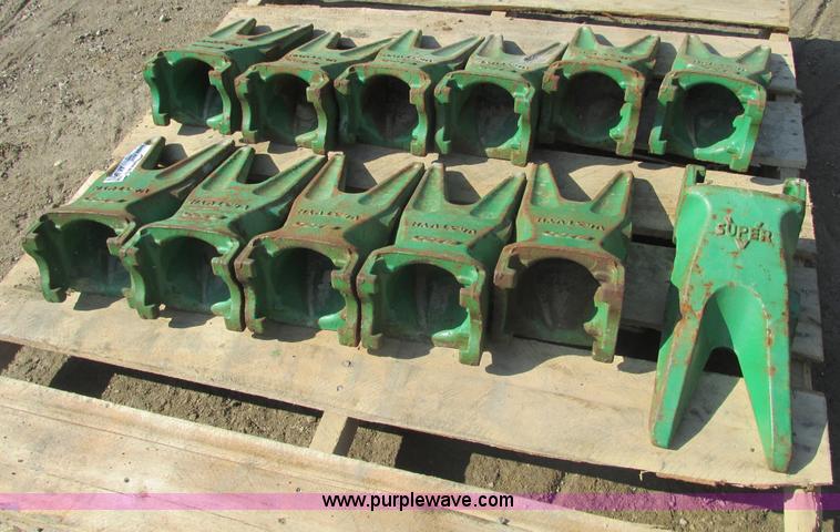 image for item AK9846 (12) Esco cutting teeth