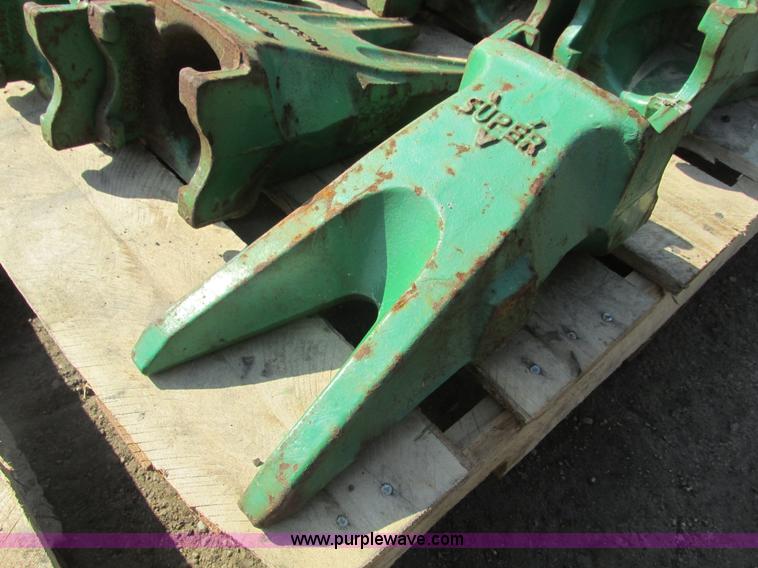 image for item AK9846 (12) Esco cutting teeth