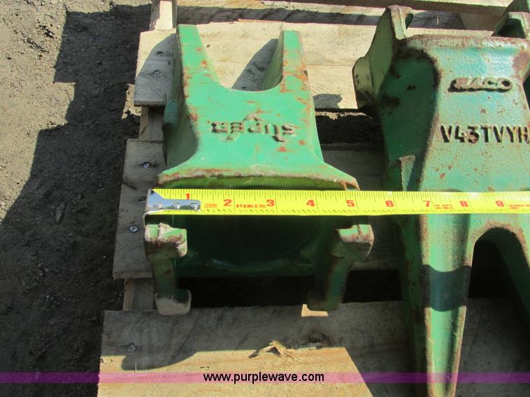 image for item AK9846 (12) Esco cutting teeth