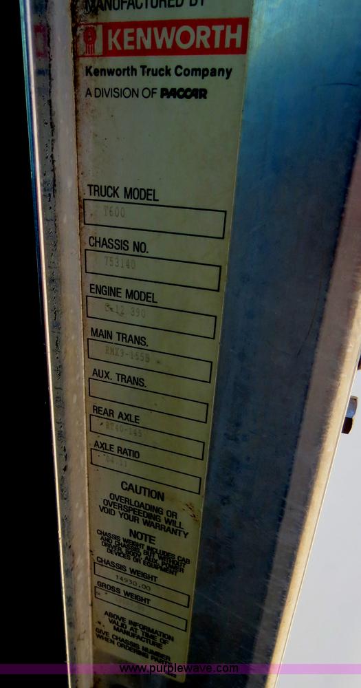 image for item B4681 1997 Kenworth T600 dump truck