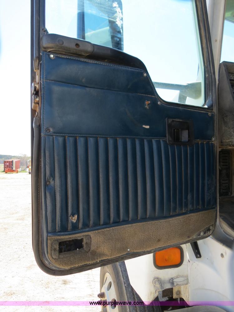 image for item B4681 1997 Kenworth T600 dump truck