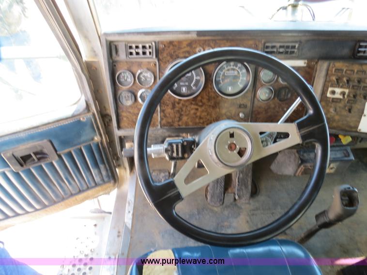 image for item B4681 1997 Kenworth T600 dump truck