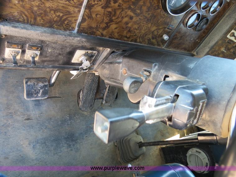 image for item B4681 1997 Kenworth T600 dump truck