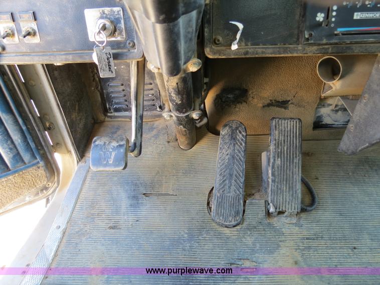 image for item B4681 1997 Kenworth T600 dump truck