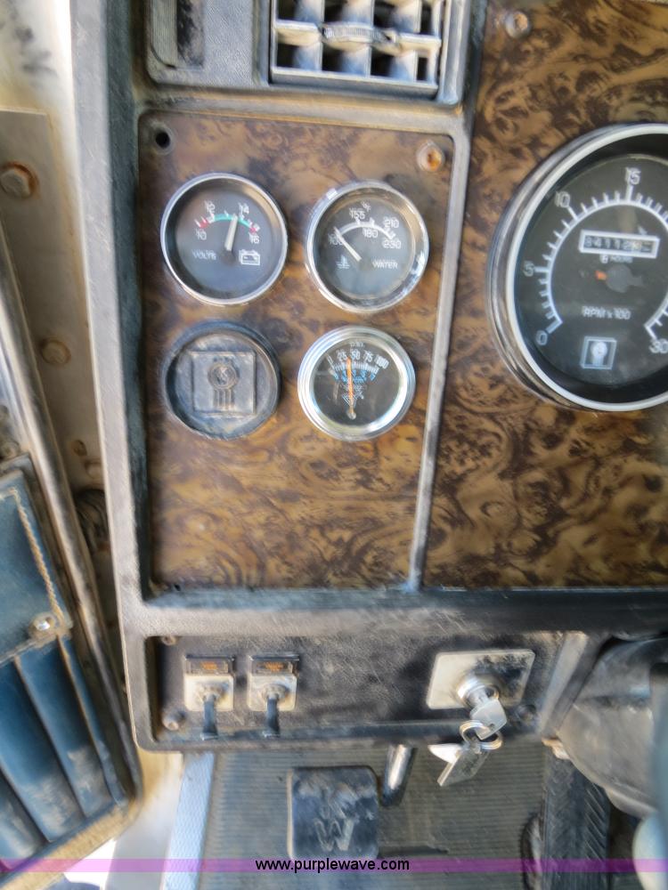 image for item B4681 1997 Kenworth T600 dump truck