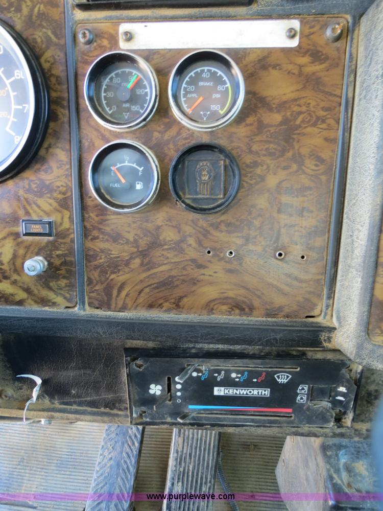 image for item B4681 1997 Kenworth T600 dump truck