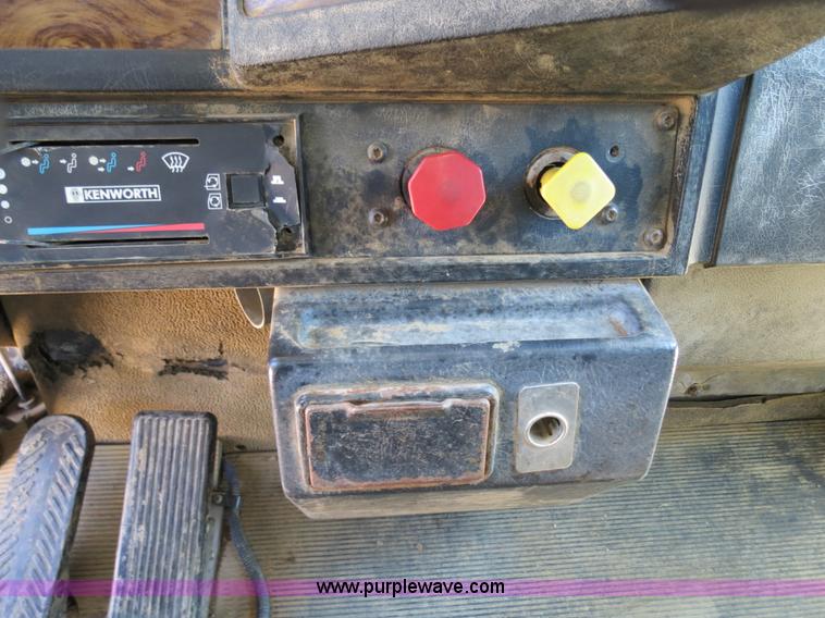 image for item B4681 1997 Kenworth T600 dump truck