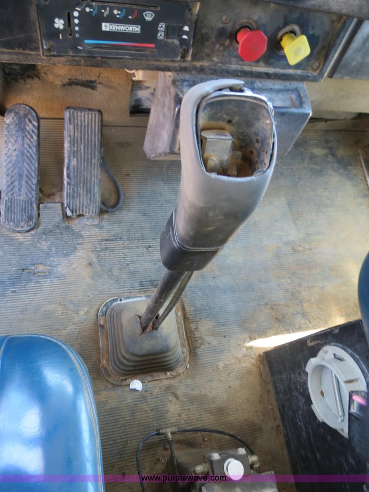 image for item B4681 1997 Kenworth T600 dump truck