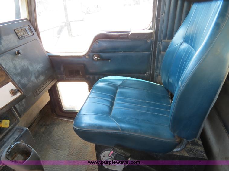 image for item B4681 1997 Kenworth T600 dump truck