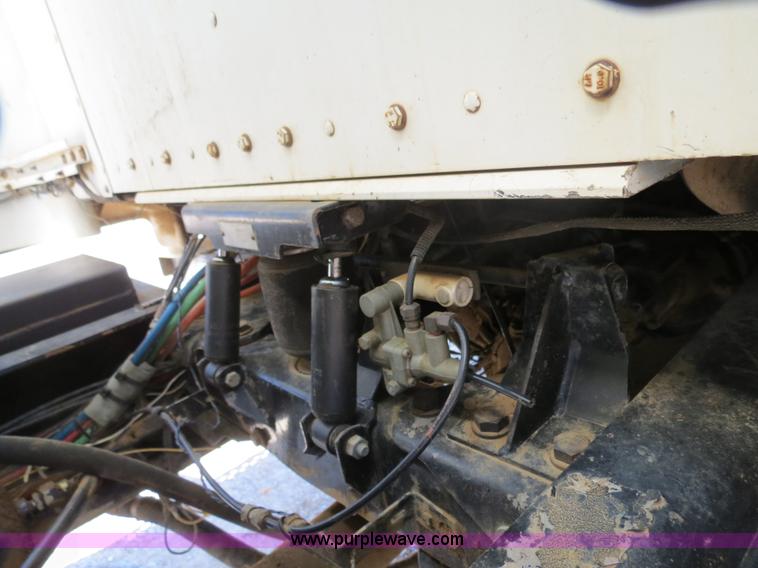 image for item B4681 1997 Kenworth T600 dump truck