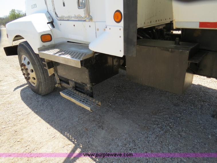 image for item B4681 1997 Kenworth T600 dump truck