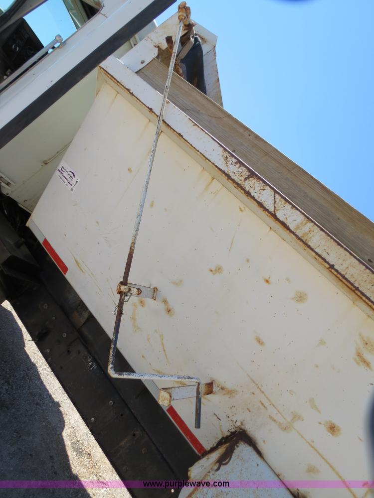 image for item B4681 1997 Kenworth T600 dump truck