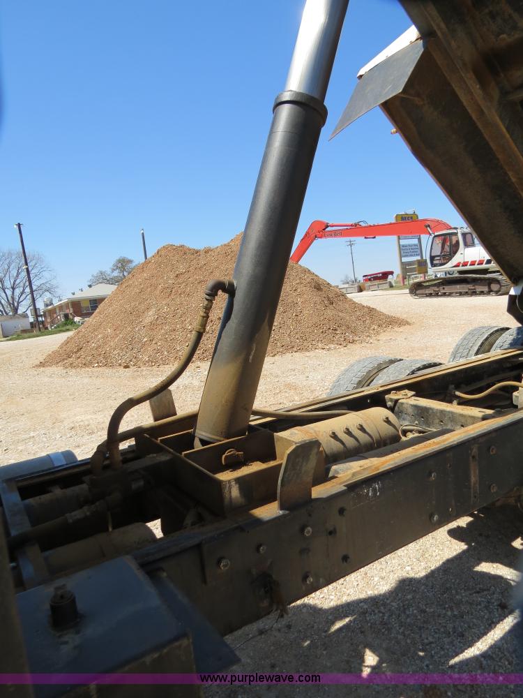 image for item B4681 1997 Kenworth T600 dump truck