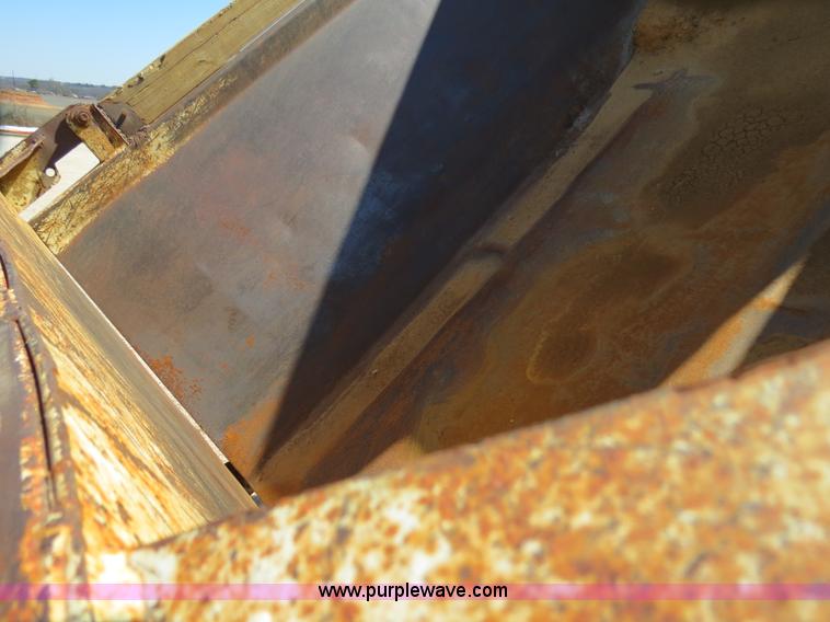 image for item B4681 1997 Kenworth T600 dump truck