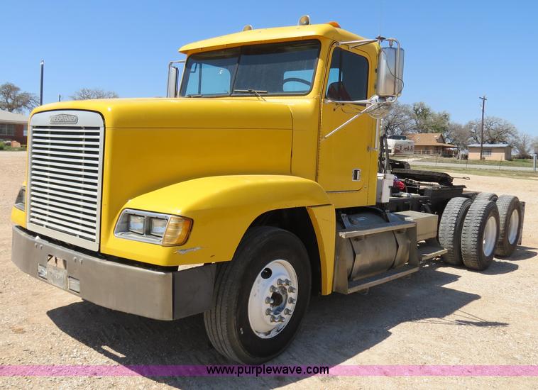image for item B4682 1996 Freightliner FLD120 semi truck