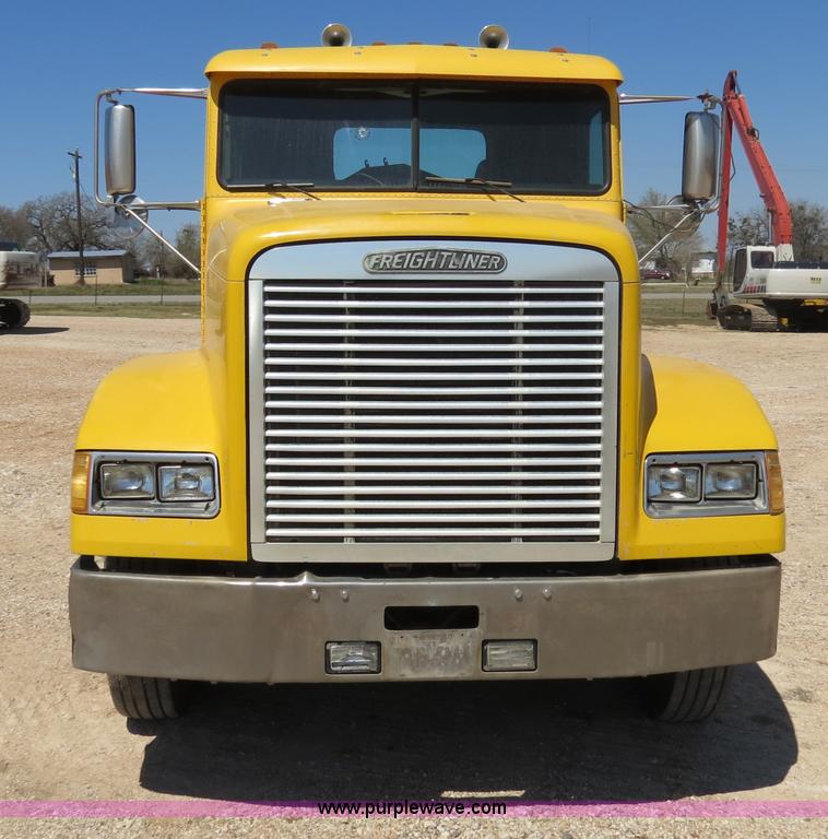 image for item B4682 1996 Freightliner FLD120 semi truck