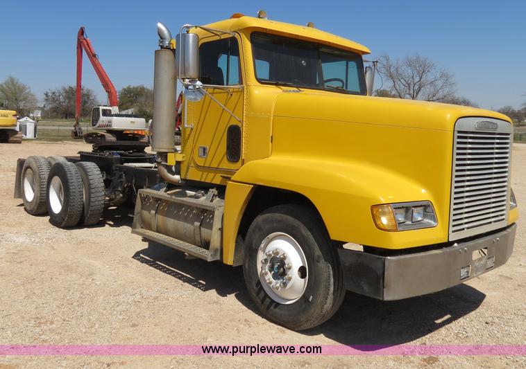 image for item B4682 1996 Freightliner FLD120 semi truck