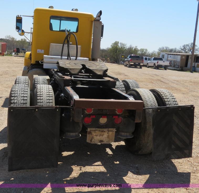 image for item B4682 1996 Freightliner FLD120 semi truck