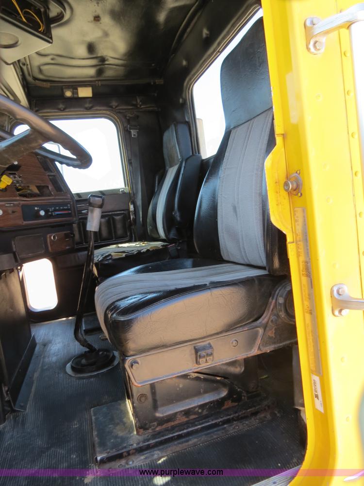 image for item B4682 1996 Freightliner FLD120 semi truck