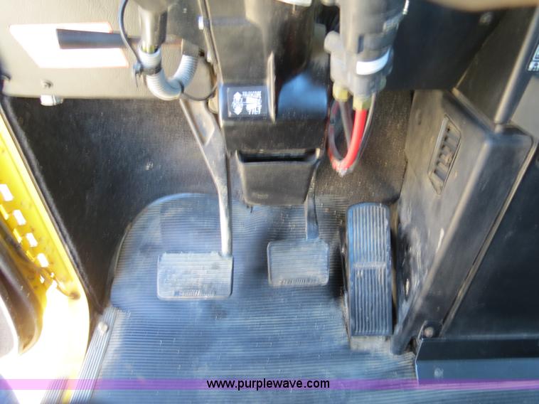 image for item B4682 1996 Freightliner FLD120 semi truck