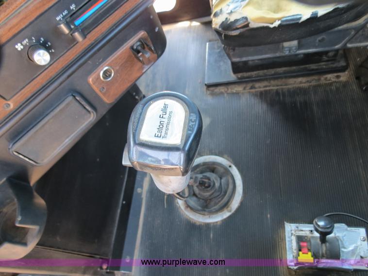 image for item B4682 1996 Freightliner FLD120 semi truck