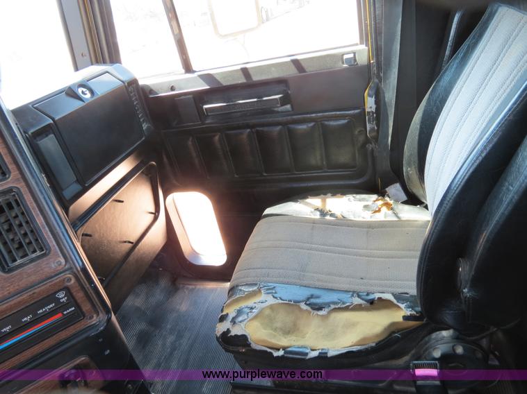 image for item B4682 1996 Freightliner FLD120 semi truck