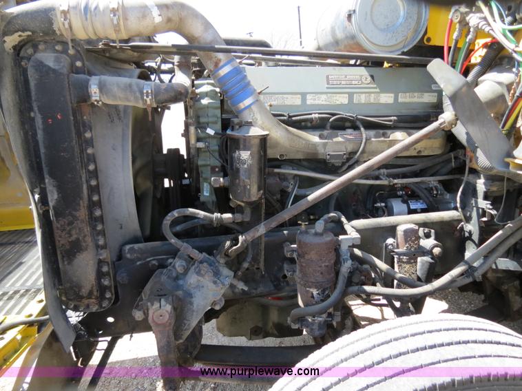 image for item B4682 1996 Freightliner FLD120 semi truck