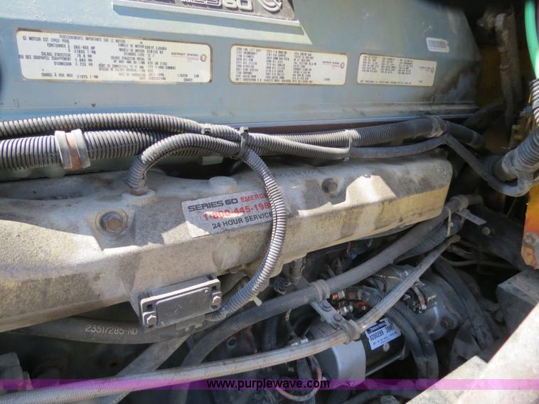 image for item B4682 1996 Freightliner FLD120 semi truck