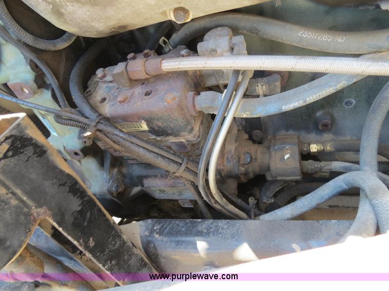 image for item B4682 1996 Freightliner FLD120 semi truck