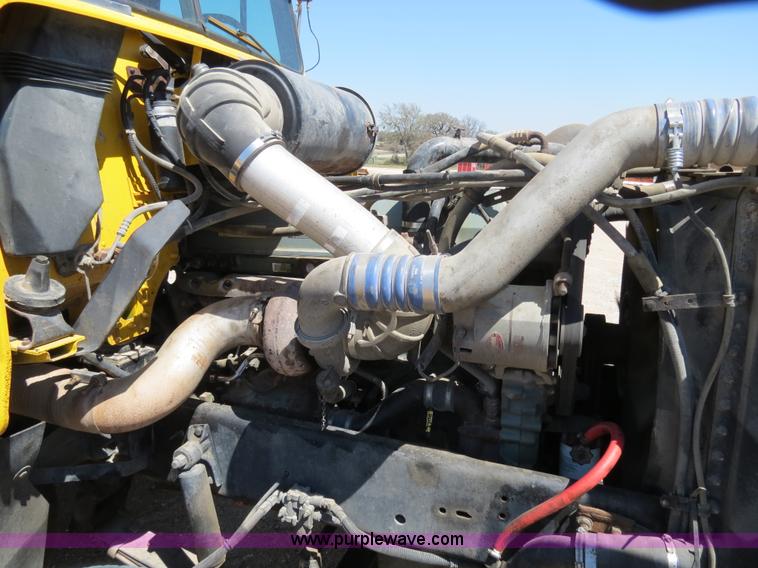 image for item B4682 1996 Freightliner FLD120 semi truck