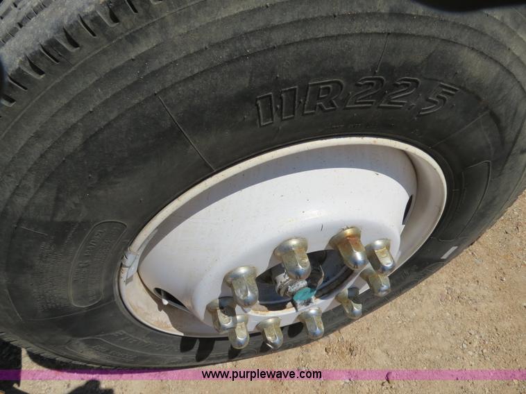 image for item B4682 1996 Freightliner FLD120 semi truck